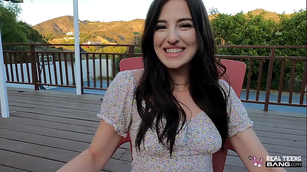 Real Teens – PAWG Aubree Valentine Gets Her Pussy Stretched